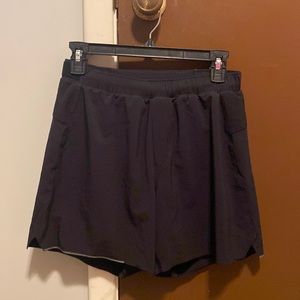 Men’s lulu shorts 5in inseem